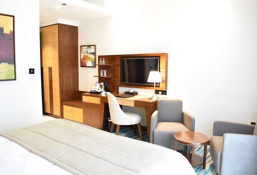 اتاق لوکس, Golden Tulip Media