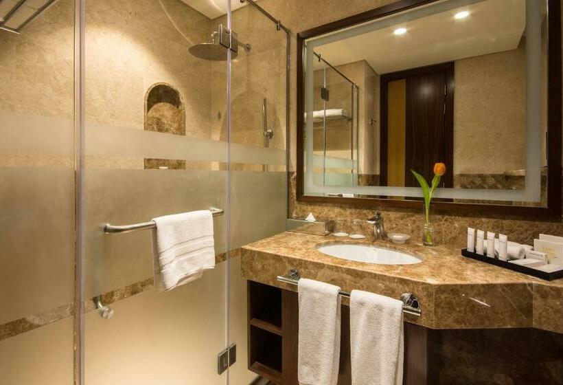 اتاق لوکس با تخت بزرگ, Golden Tulip Media