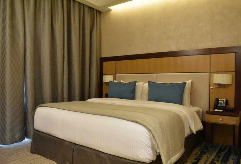 اتاق لوکس با تخت بزرگ, Golden Tulip Media