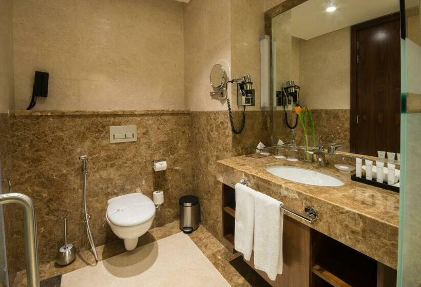 اتاق لوکس با تخت بزرگ, Golden Tulip Media