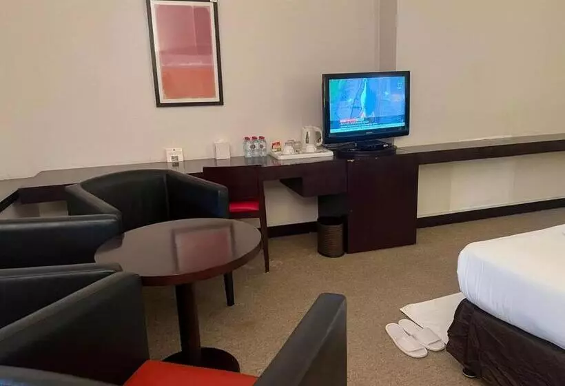 スタンダードトリプルルーム, Al Jazira Club