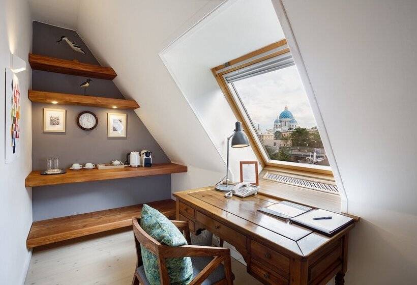 スタンダードルーム, Alexander House