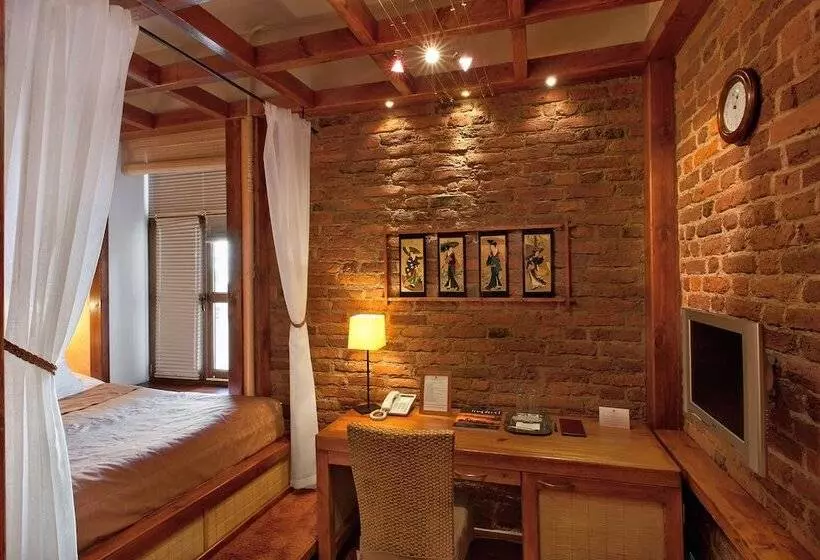 اتاق استاندارد یک نفره, Alexander House
