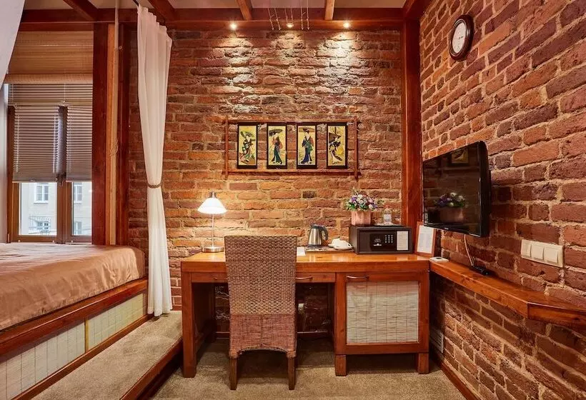 اتاق استاندارد یک نفره, Alexander House