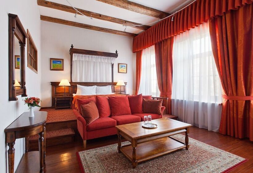 デラックスルーム, Alexander House