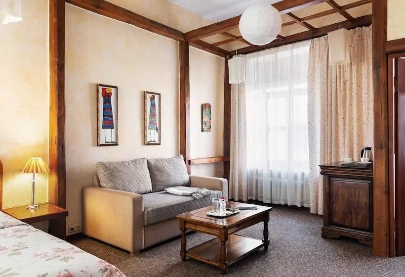اتاق استاندارد, Alexander House