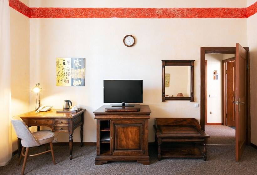 スタンダードルーム, Alexander House