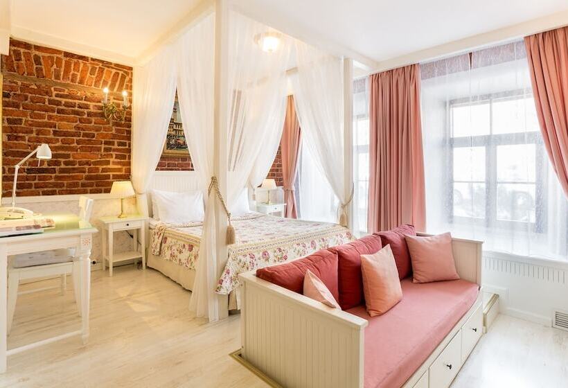 スタンダードルーム, Alexander House