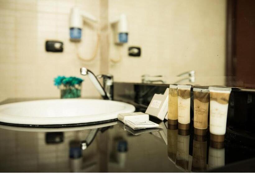 اتاق خانوادگی, Cherry Maryski