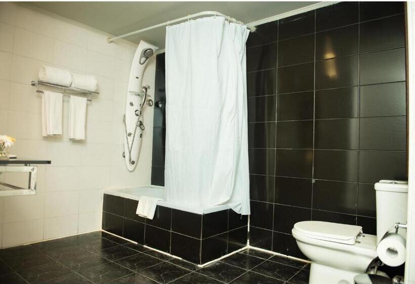 سوییت جونیور با چشمانداز جانبی دریا, Cherry Maryski