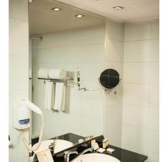 سوییت جونیور با چشمانداز جانبی دریا, Cherry Maryski