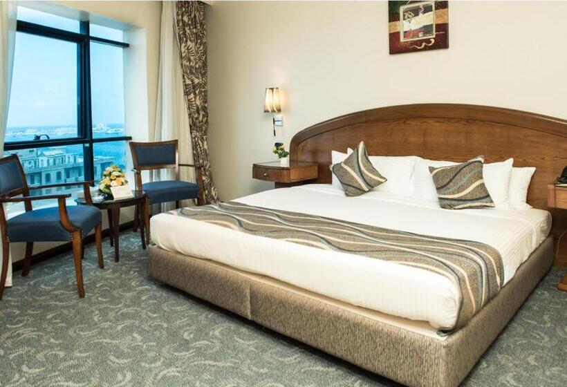 سوییت جونیور با چشمانداز جانبی دریا, Cherry Maryski