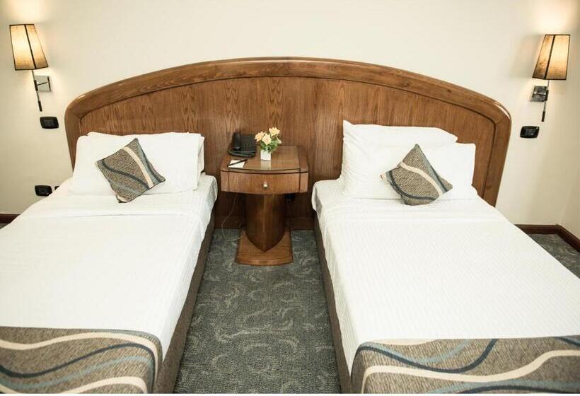 اتاق استاندارد تودرتو, Cherry Maryski