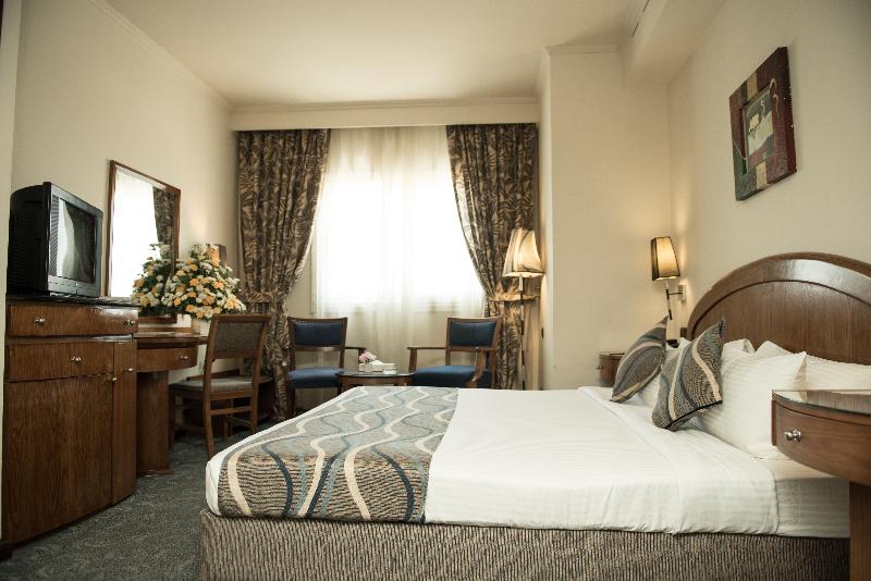 اتاق خانوادگی, Cherry Maryski