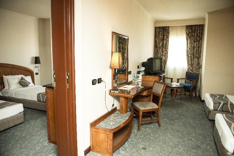 اتاق استاندارد تودرتو, Cherry Maryski