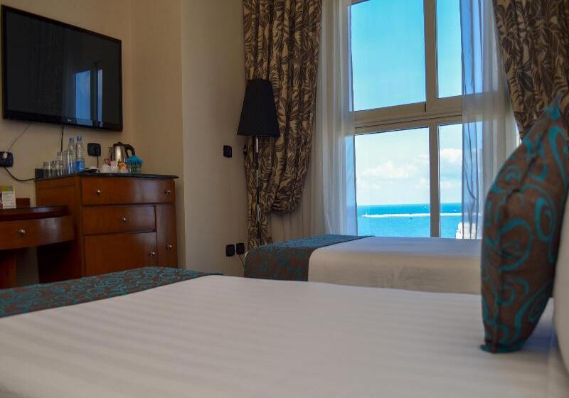 اتاق لوکس با چشمانداز دریا, Cherry Maryski