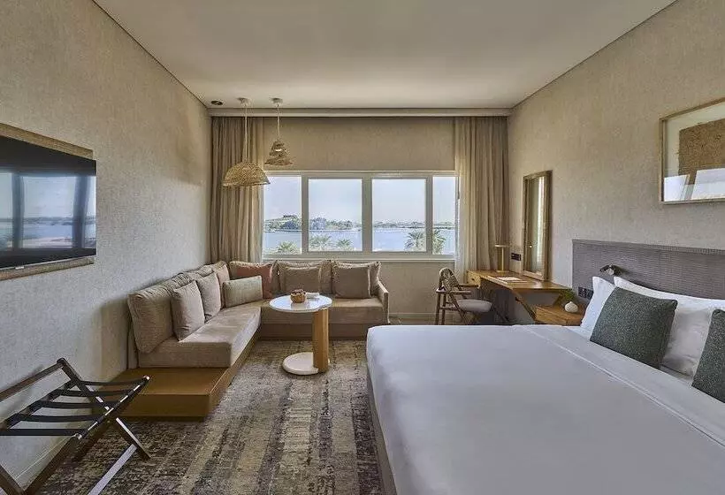 デラックスルーム, Erth Abu Dhabi