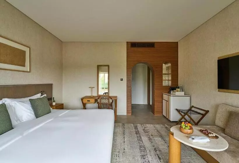 キングサイズベッドのデラックスルーム, Erth Abu Dhabi