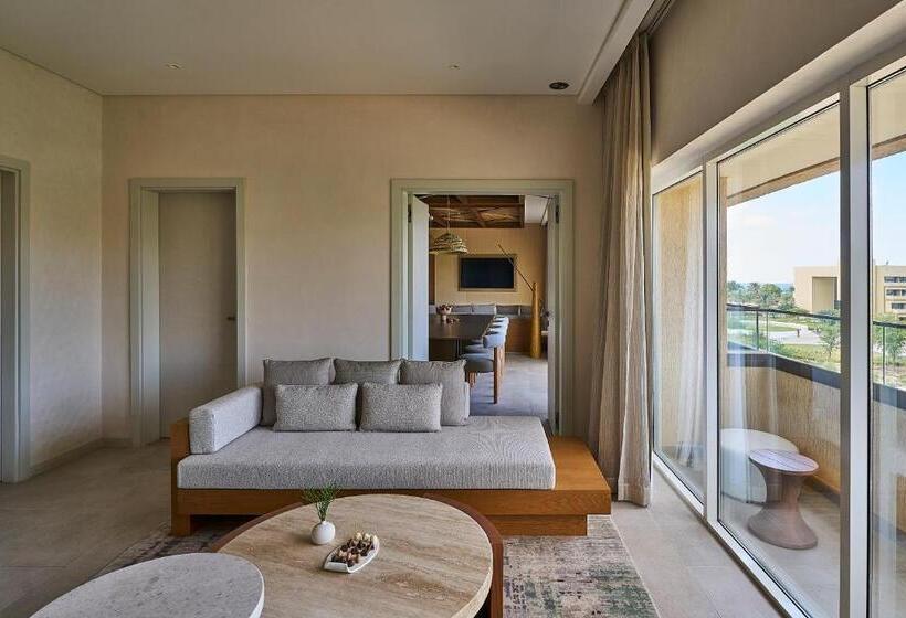 Люкс Superior, Erth Abu Dhabi