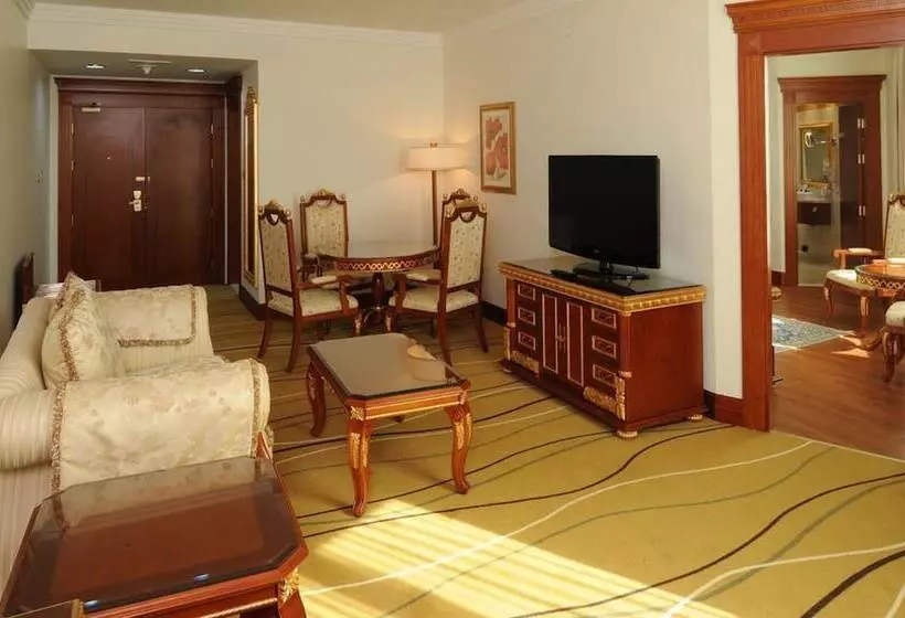 エクゼクティブスイート, Sunday Hotel Holiday International Dubai