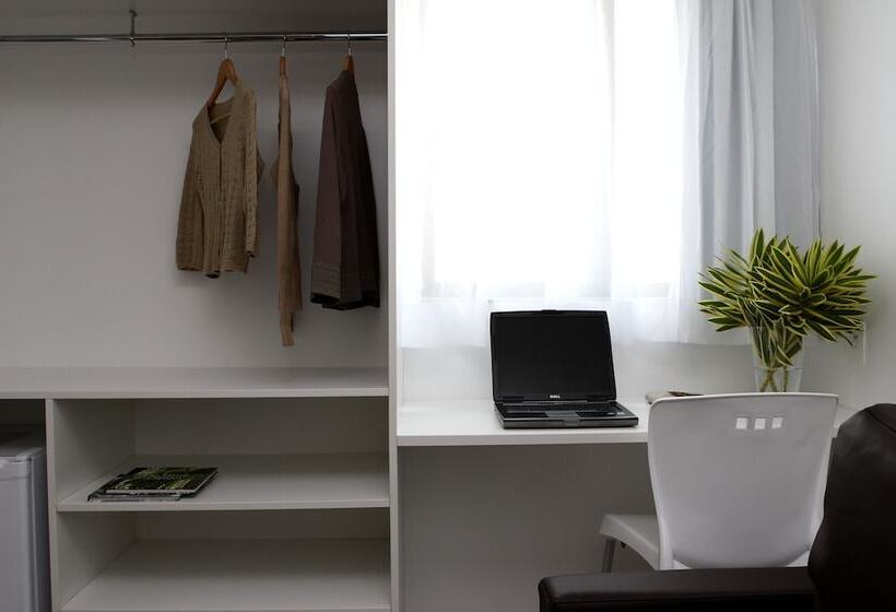 جناح مطلّ علي البحر, Porto Maceio