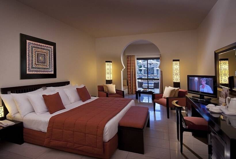 اتاق راحتی با چشم‌انداز استخر, Sentido Reef Oasis Aqua Park Resort