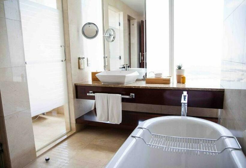 带大床的豪华间, Voco Dubai, An Ihg
