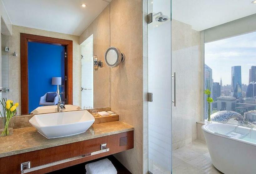 اتاق لوکس با تخت بزرگ, Voco Dubai, An Ihg