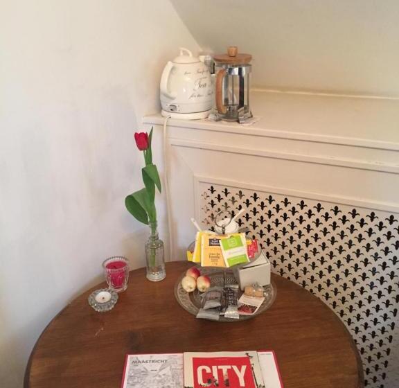 اتاق خانوادگی, Artagnan