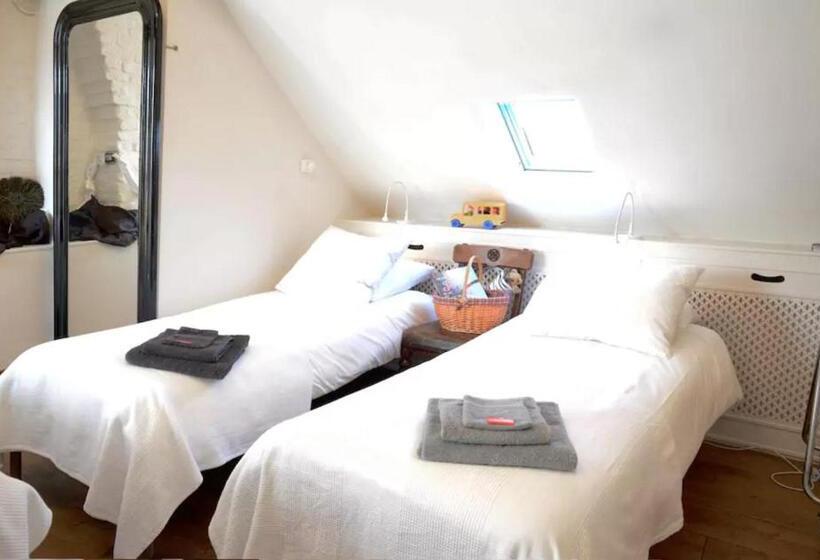 اتاق خانوادگی, Artagnan