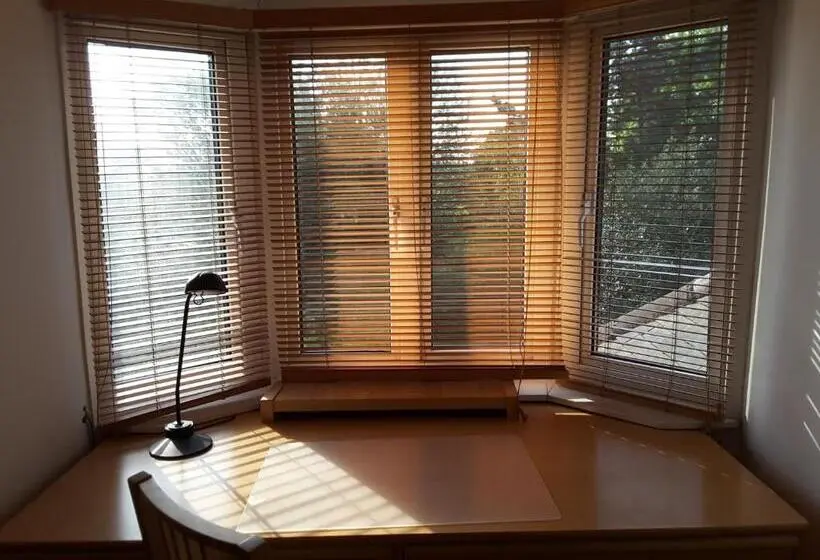 スタンダードルーム, Osterley Studio Room