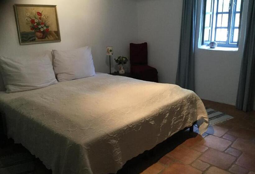 スタンダードルーム, Három Huszár Köveskal