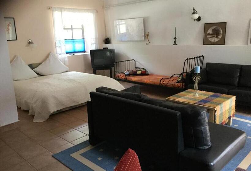 スタンダードスタジオ, Három Huszár Köveskal