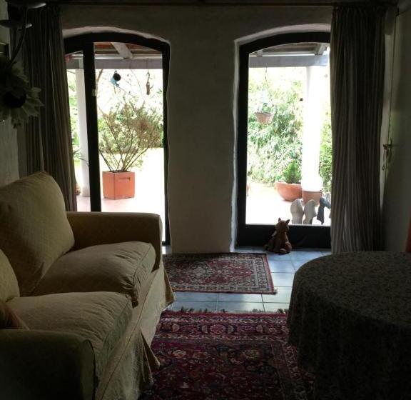 2ベッドルームアパートメント, Három Huszár Köveskal