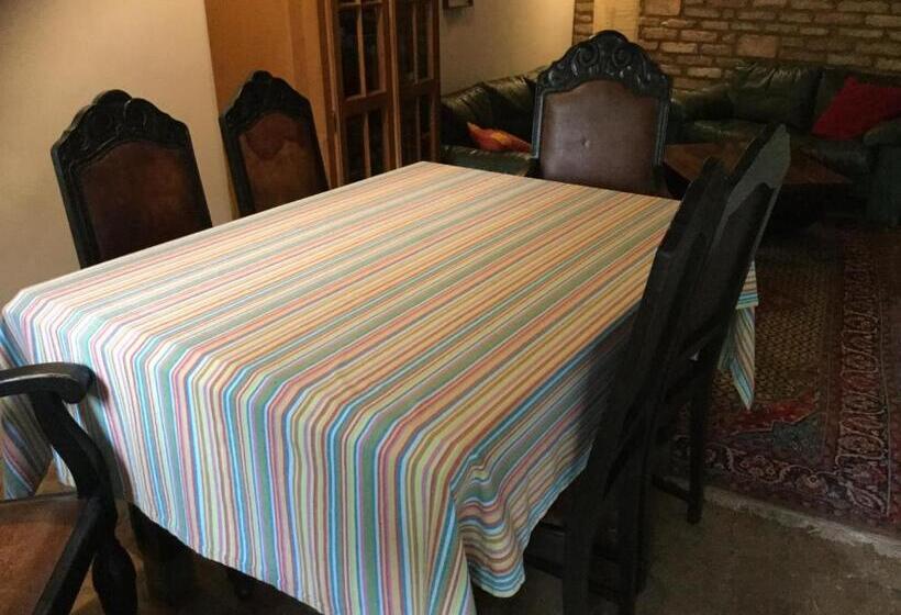 1ベッドルームアパートメント, Három Huszár Köveskal