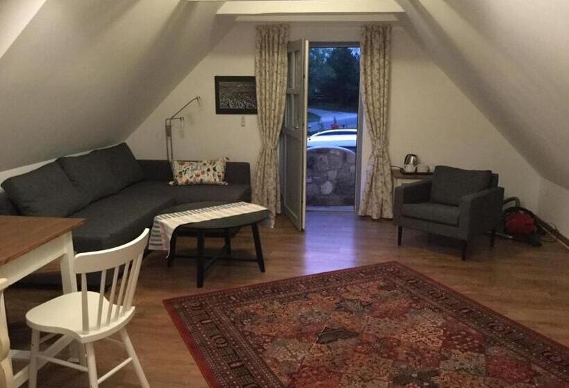 1ベッドルームアパートメント, Három Huszár Köveskal