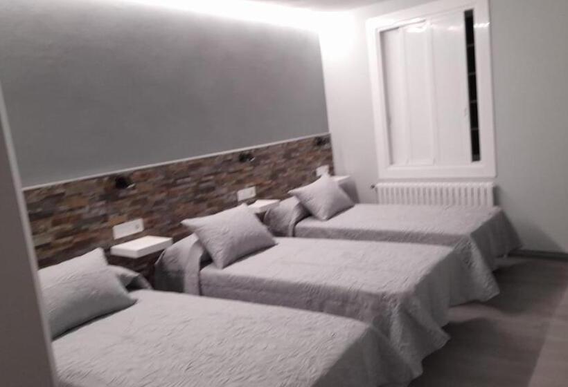 اتاق استاندارد سه نفره, Pension Grilo