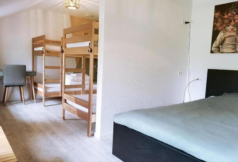 ファミリールーム, The Black Sheep Hostel