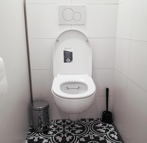 エコノミー4人部屋, The Black Sheep Hostel