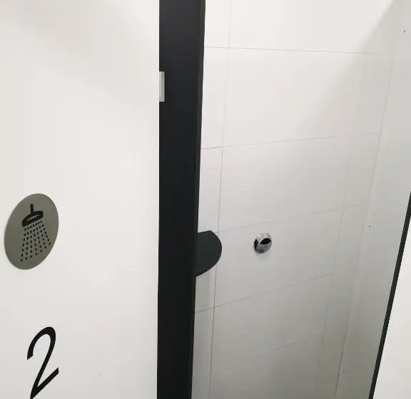 エコノミー4人部屋, The Black Sheep Hostel