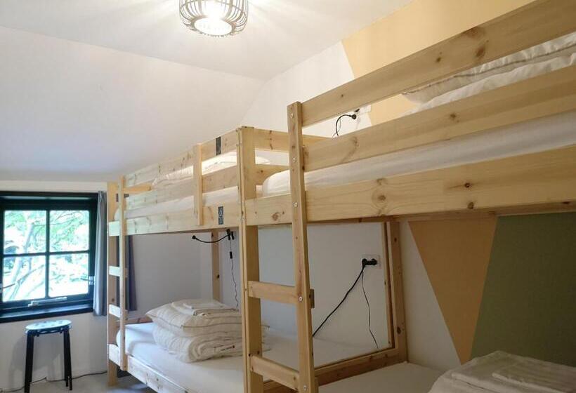 エコノミー4人部屋, The Black Sheep Hostel