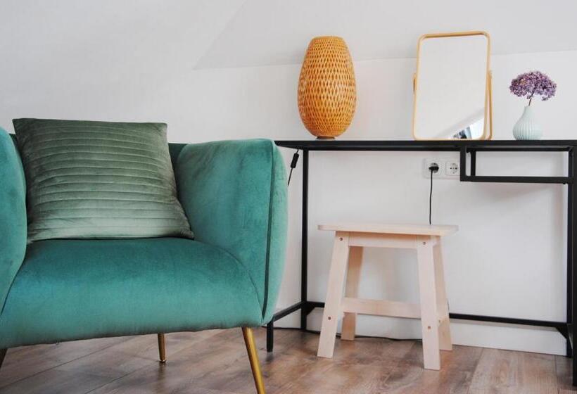 Standard room with outdoor bath, The Black Sheep Hostel