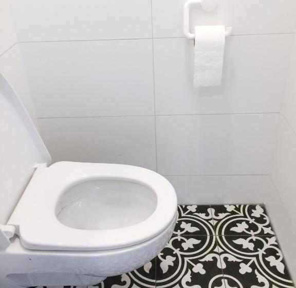 エコノミー4人部屋, The Black Sheep Hostel