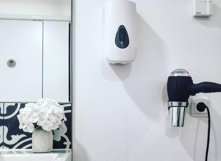 エコノミー4人部屋, The Black Sheep Hostel