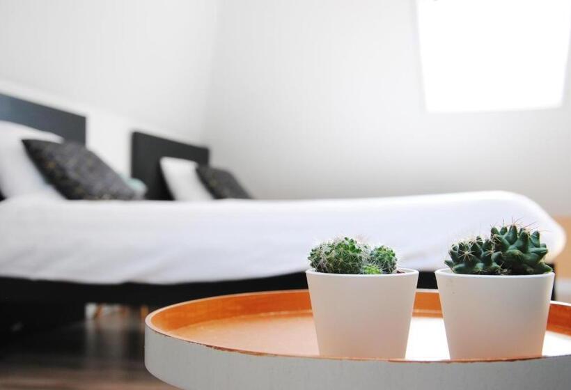 Standard room with outdoor bath, The Black Sheep Hostel