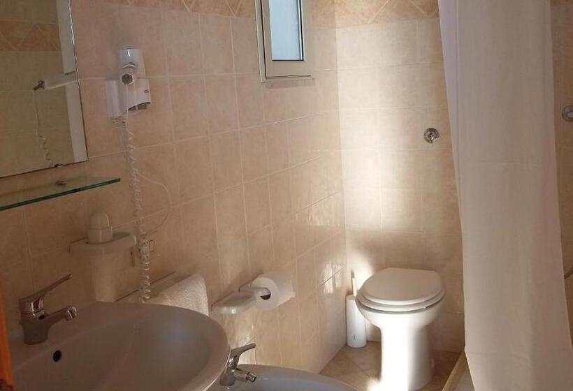 חדר קומפורט לשלושה, I Tre Ciliegi