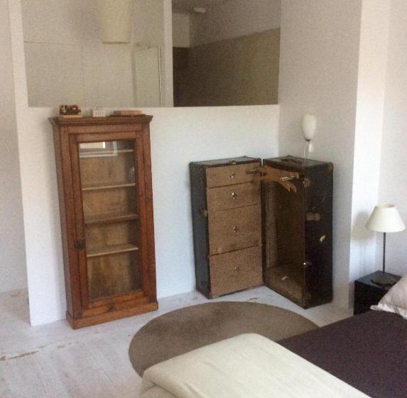 스탠다드 룸, La Planque