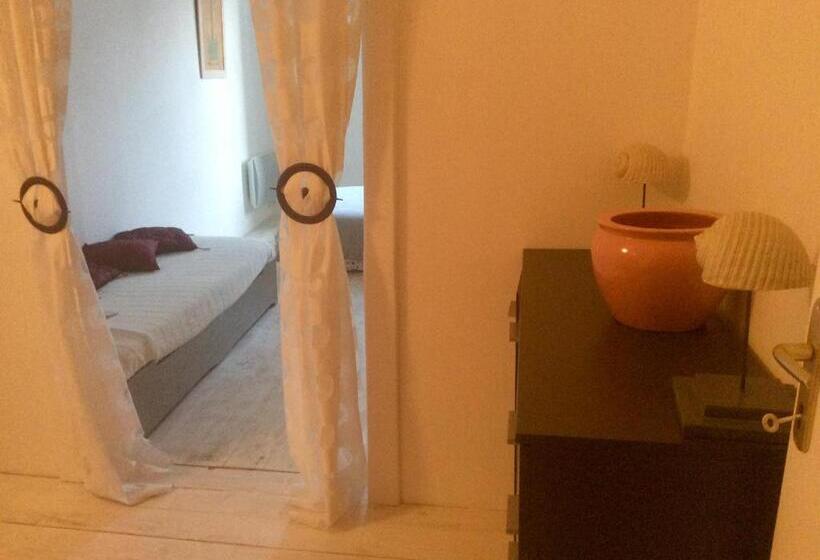 스탠다드 룸, La Planque