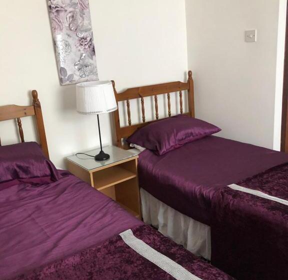 חדר אקונומי, Brown S Guest House