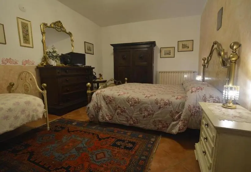 Standard Kolmen Hengen Huone Näkymä, Borgo Della Rocca